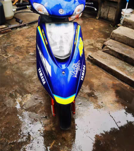 出售正宗雅马哈100踏板摩托车，裸车，发动...