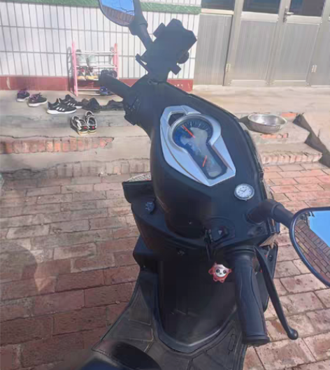 因换大排量，两个月新车，手续齐全，必须过户...