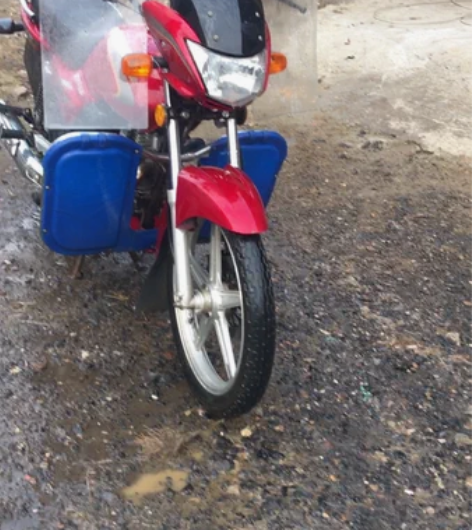 铃木GT骏驰125摩托车，提速暴力动力强劲...