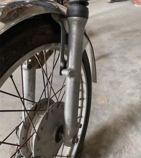 本田飞鹰 前减振器185， 油箱385 发...