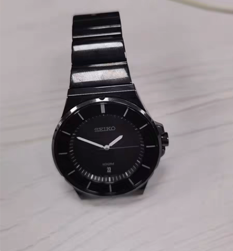 精工手表一个，刚换了新电池。 感兴趣的话点...