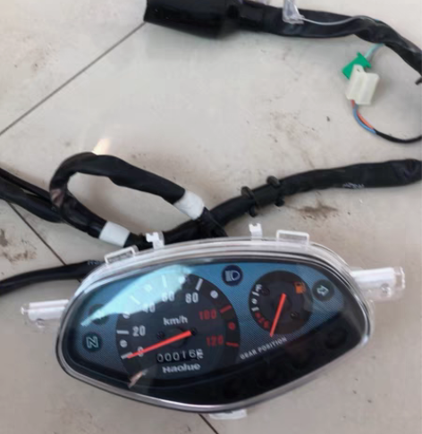 豪爵喜运摩托仪表总成，买了买了十多公里，摩...