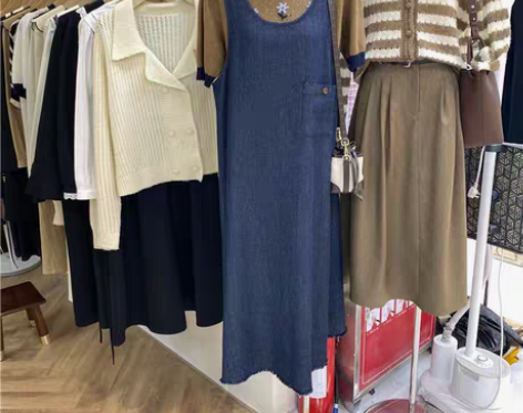 转卖韩国chic复古温柔风牛仔背带裙宽松直...