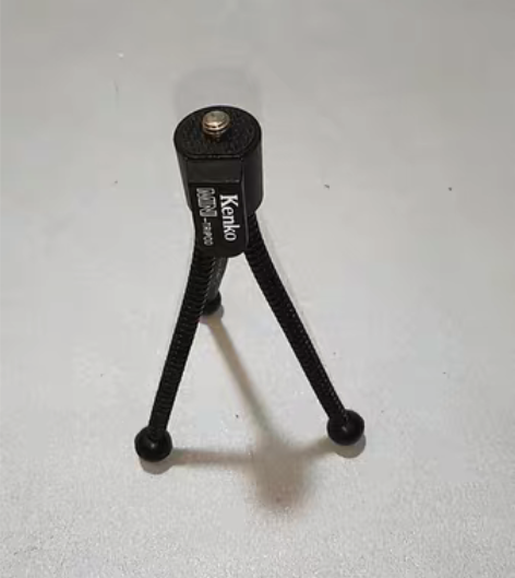 包邮日本Kenko肯高迷你三脚架，成色还不错，功能正常。长度...