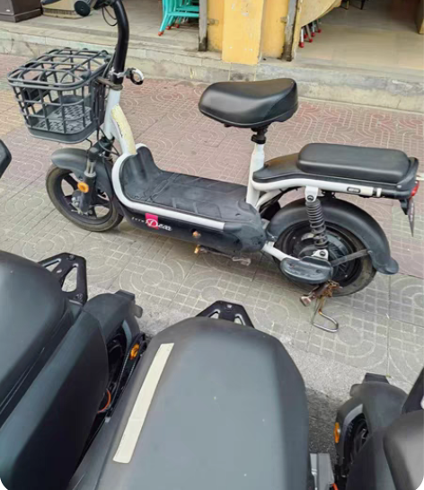 爱玛二手电动车,8成新,48一12安电池,...