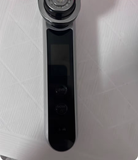 雅萌美容仪 九成新，便宜出。几乎全新雅萌有...