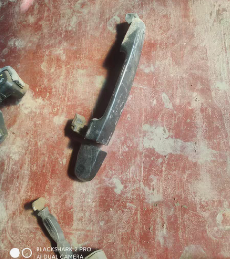 08卡罗拉右前后门拉手 感兴趣的话点“我想...