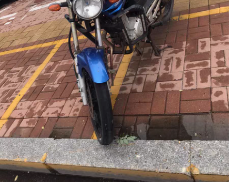 13年雅马哈天剑，加装后踏板，保险杠，带牌...