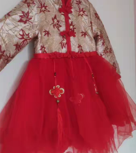不包邮女童拜年服汉服120码，短款9成新，...