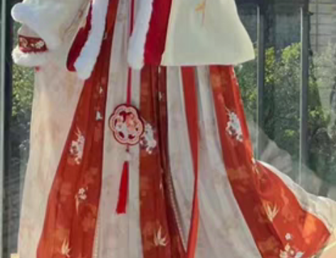 转卖琉璃记红白汉服冬装三件套 质量很好，刺...