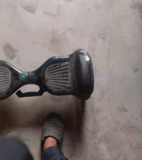 转卖领奥电动自平衡车儿童智能学生体感10寸...