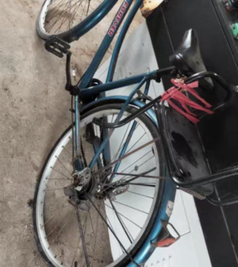 老上海永久自行车,古董级别了,正常骑,收拾...