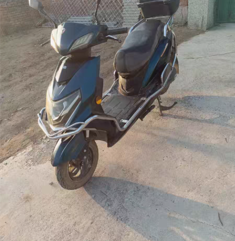 雅迪电动车出售,七八层新,空车1000带电...