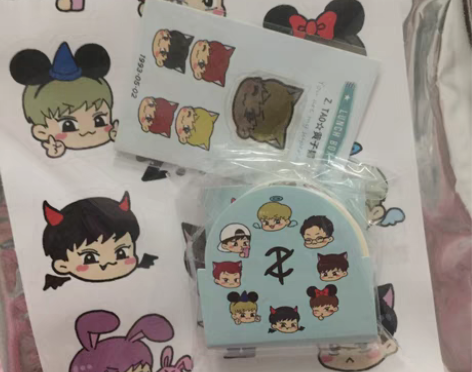 【出】黄子韬周边 可议价 带图私 图一：贴...