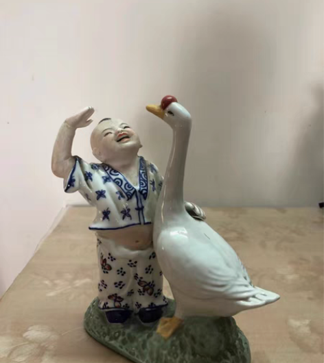 包邮景德镇567瓷雕 欲与大鹅比高高 感兴...