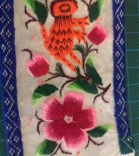 包邮大理白族纯手工绣片 一对，之前做设计的...