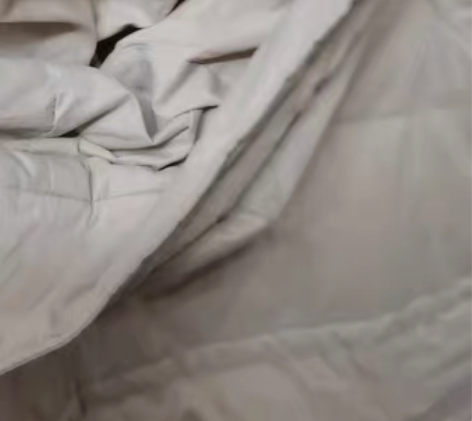 包邮羽绒服，这款比较厚实，白鸭绒，含量90...