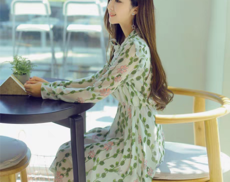 转卖明星同款修身显瘦碎花荷叶裙 感兴趣的话...