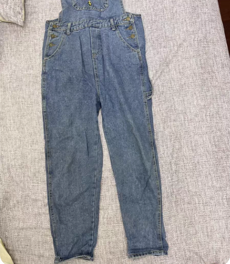 包邮牛仔背带裤 S码 八成新 感兴趣的话点...