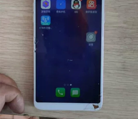 OPPO R11s 我4+64屏幕有碎裂。...