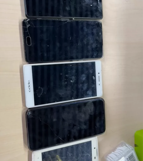 五台旧手机 两台oppo 一台魅族 一台中...