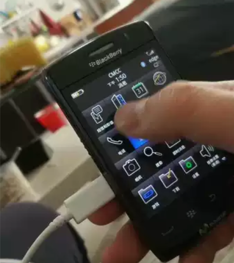 黑莓手机 感兴趣的话给我留言吧!摄像头现在...