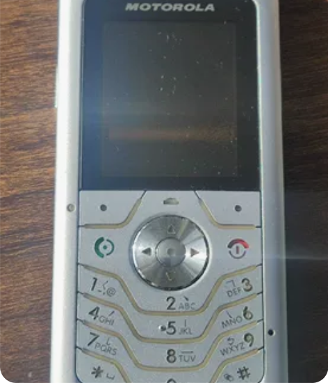 摩托罗拉xt883不开机，没电池没后盖，配...