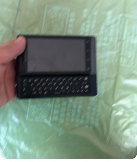 摩托罗拉手机成色如图，无后盖。转给需要的朋...