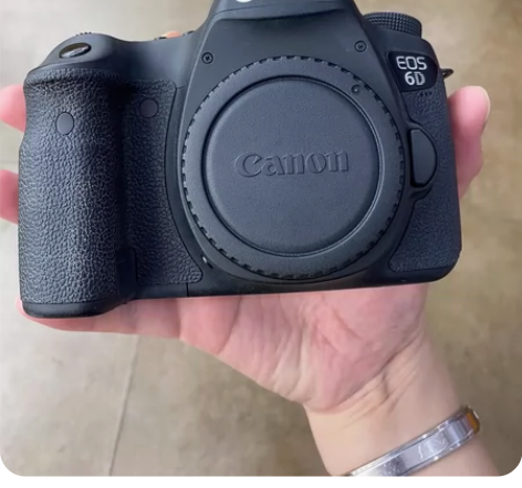 佳能全画幅6d一代，国行成橙色98新，配件...