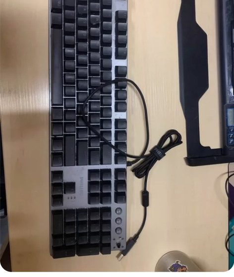 电脑外接键盘，机械键盘，有键盘灯，闲置出，...