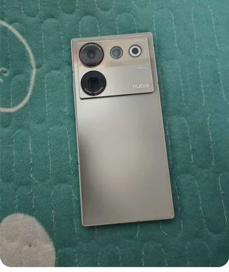 努比亚z50白色12+256g,最新骁龙8...