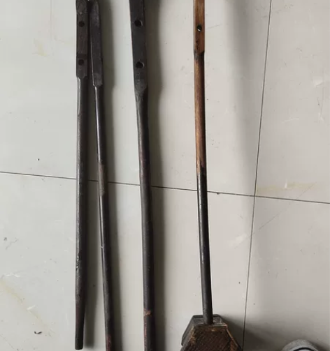 低价出售二胡杆子,四个,尺寸品相如图,有须...