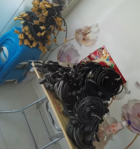 电脑电源线 共有140根左右，2元一根， ...