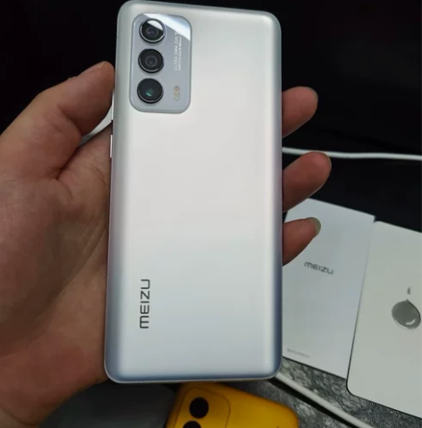 魅族18 配置8+128，手机成色如图，货...