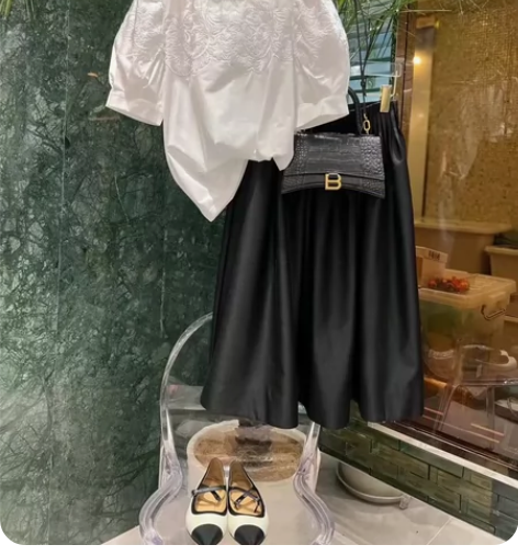 小码盲盒,5件和图片无关的衣服。成色不错的...