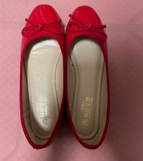 红色船鞋，女生自用，40码，可以日常穿白裙...