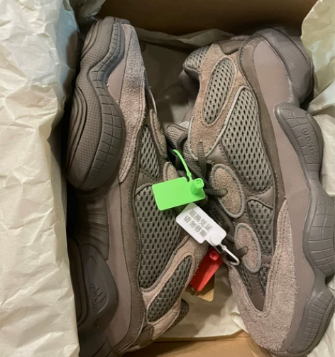 全新yeezy500 42码（ sold）...