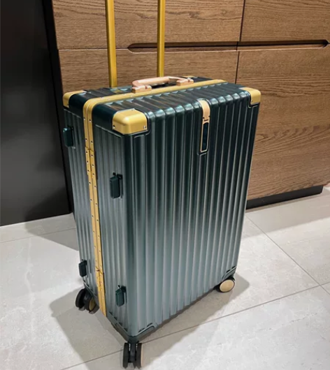 帝柏24寸静音,海关锁的拉杆箱,轮子非常丝...