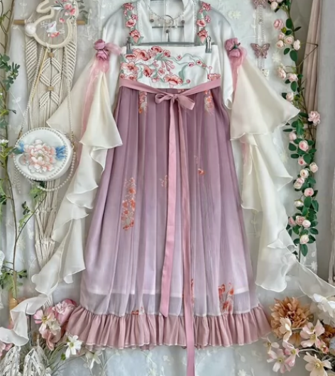 玉术汉服石榴花，全新仅试穿，有吊牌，爽快小...