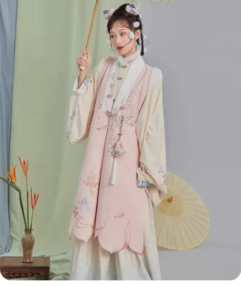 出七月夕家的莳花全新比甲和长衫 仅试穿 码...