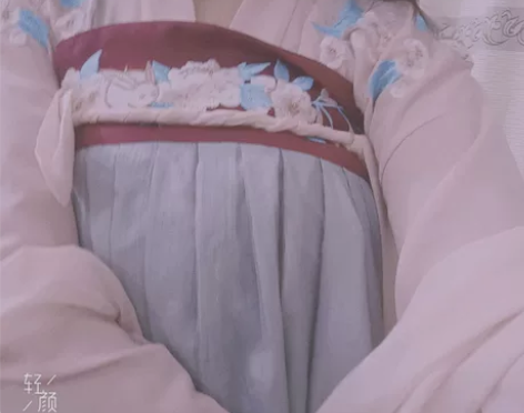 出汉服 身高162cm，体重45kg穿着还...