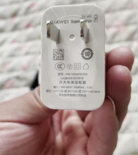 华为原装40w充电器，超级快充一套。华为售...