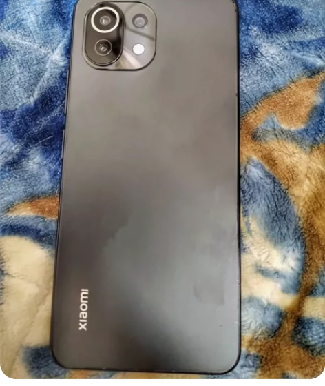 出一台小米11青春版刚买15天左右，8+1...