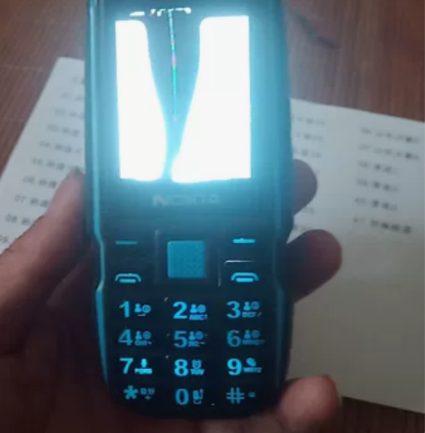 诺基亚手机，能开机，屏坏了，35包邮 感兴...