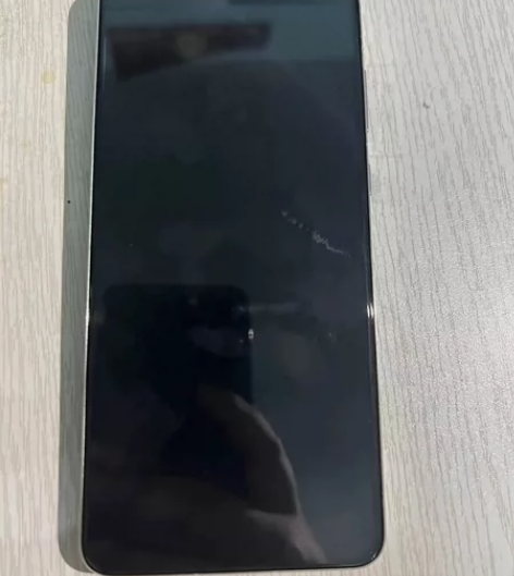 出一台自用华为mate50 8+256 冰...