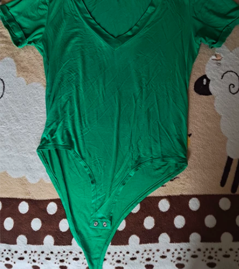 买小店内包邮衣物，可以5－10元领去下列围...