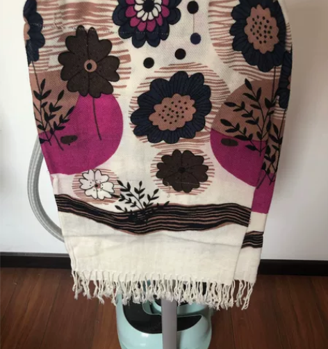 女春秋围巾 气质浅色 感兴趣的话点“我想要...