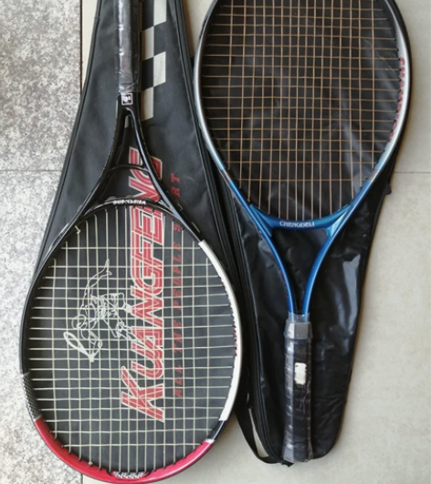 网球拍  一副几乎全新  一副九成新   ...
