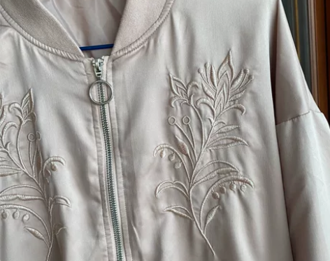 徐妞儿出口欧美单裸粉色系短款刺绣棒球夹克学...