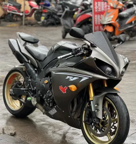 雅马哈r1车辆精品，成色如图，价格优美。喜...